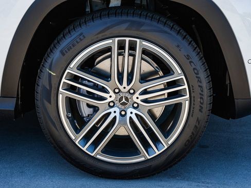 New 2026 Mercedes-Benz GLS 450 4MATIC image 9