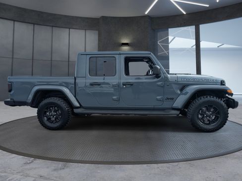 Used 2025 Jeep Gladiator High Tide image 7