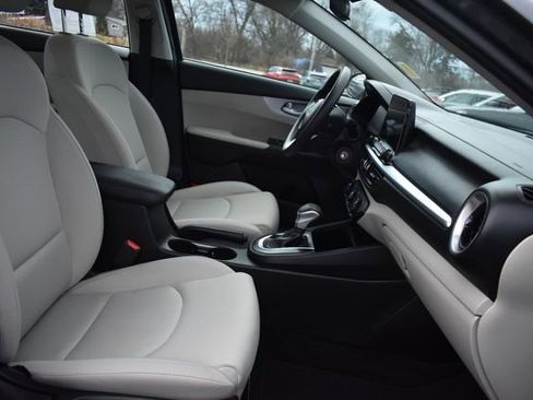 Certified 2022 Kia Forte LXS w/ LXS Technology Package image 12