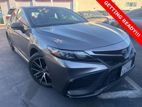Used 2024 Toyota Camry SE image 1