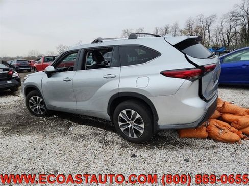 Used 2021 Toyota Highlander XLE image 4