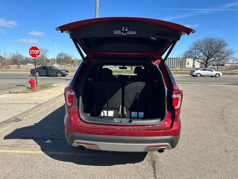 Used 2017 Ford Explorer XLT w/ Equipment Group 202A image 14