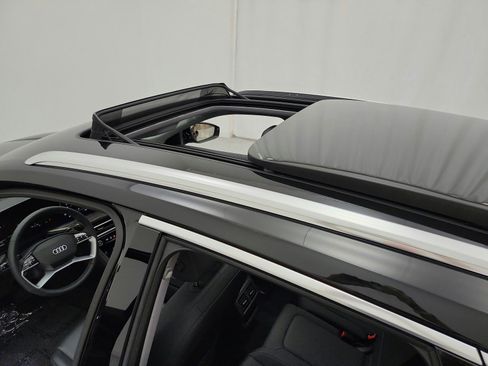 Used 2025 Audi Q5 Premium Plus w/ Premium Plus AWD/4WD image 11