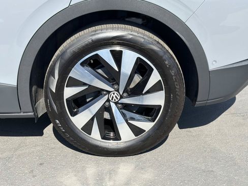 Certified 2025 Volkswagen ID.4 Pro RWD image 6