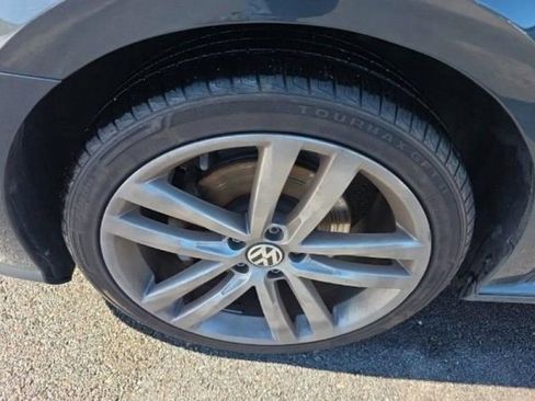 Used 2017 Volkswagen Passat 1.8T R-Line w/ R-Line Lighting Package image 8