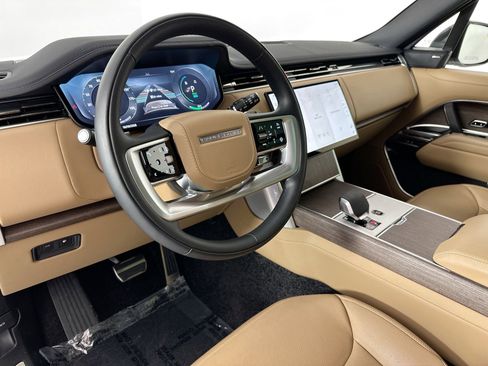 Certified 2025 Land Rover Range Rover SE AWD/4WD image 10