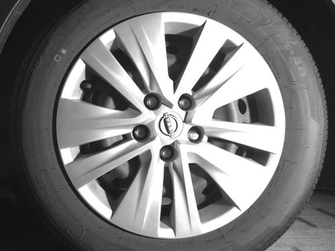 Used 2025 Nissan Sentra S image 12