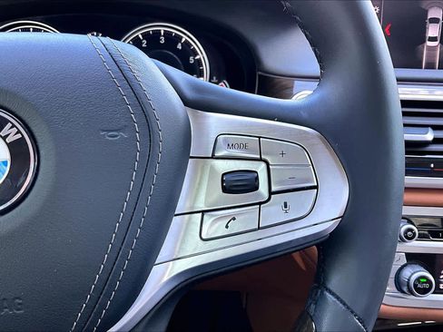 Used 2019 BMW 750i image 23
