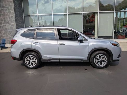 Used 2023 Subaru Forester Premium AWD/4WD image 2