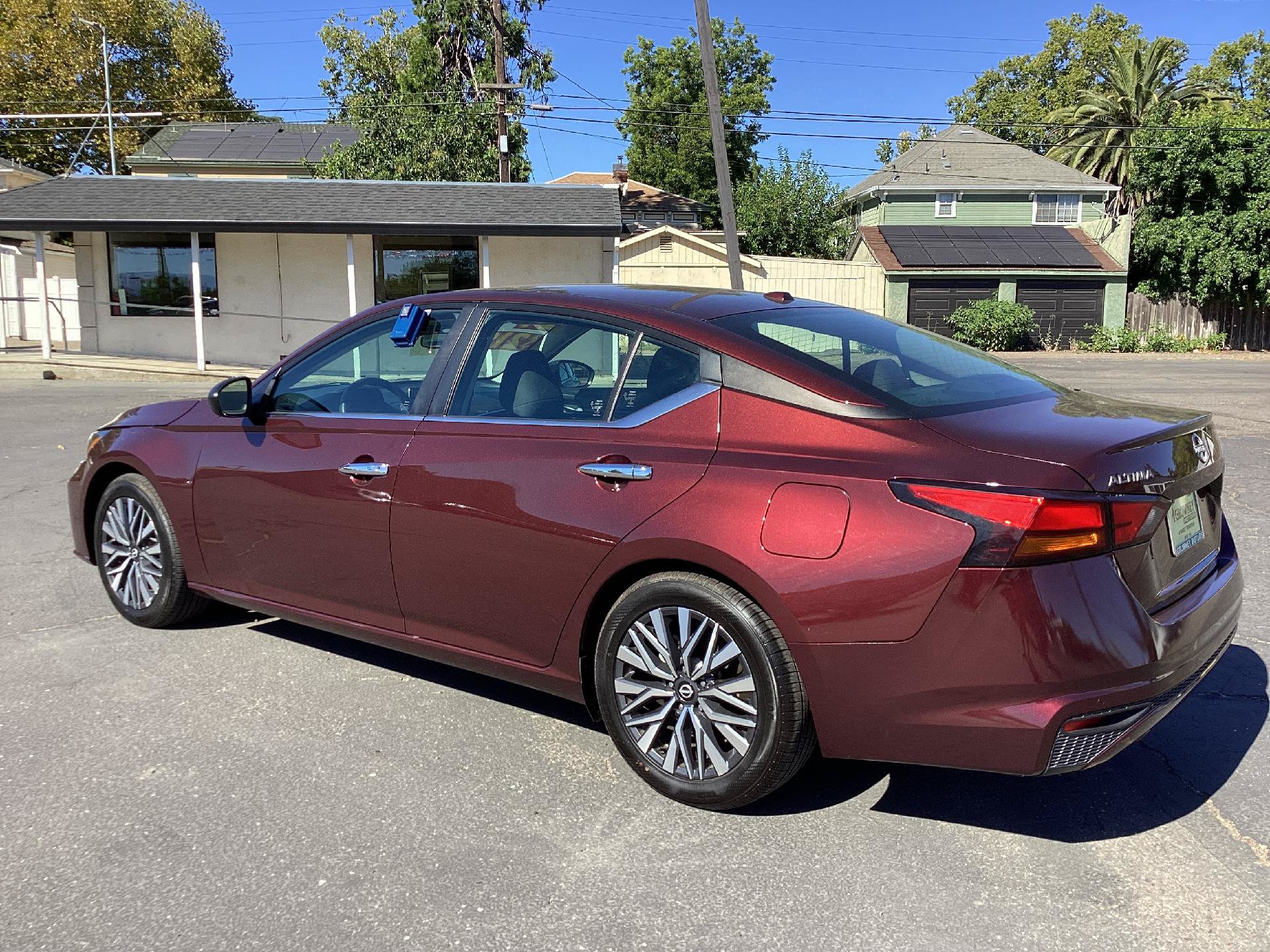 Used 2024 Nissan Altima 2.5 SV FWD image 7
