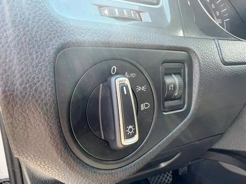 Used 2016 Volkswagen e-Golf SE w/ DC Fast Charging Package FWD image 21