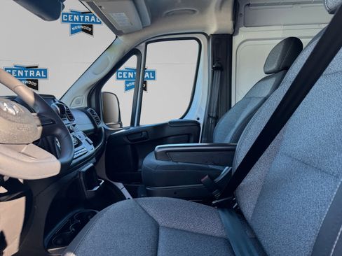 Used 2025 RAM ProMaster 2500 w/ Storage Group image 10