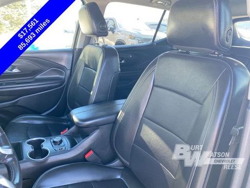 Used 2022 GMC Terrain SLT w/ LPO, Floor Liner Package image 11