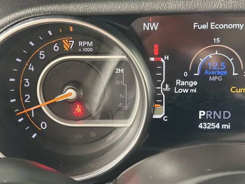 Used 2021 Jeep Wrangler Unlimited Sahara w/ Uconnect 4C Nav & Sound Group AWD/4WD image 13