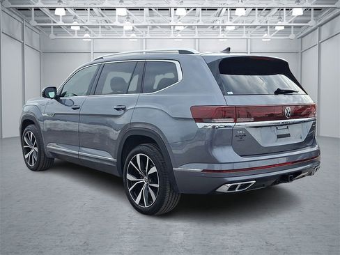 Certified 2025 Volkswagen Atlas SEL Premium R-Line image 4