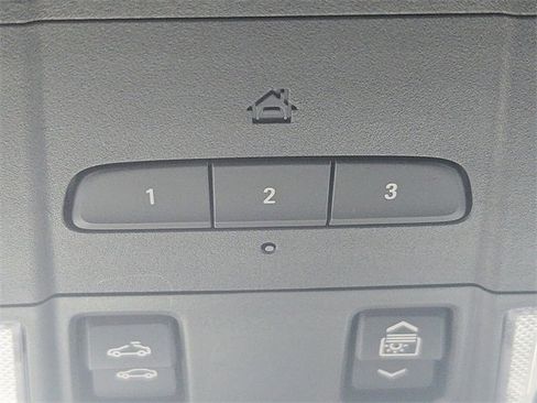 Used 2025 Cadillac XT6 Premium Luxury image 34