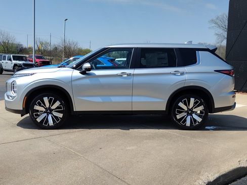 New 2026 Mitsubishi Outlander SE AWD/4WD image 18
