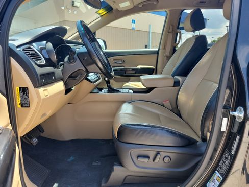Used 2016 Kia Sedona EX FWD image 12