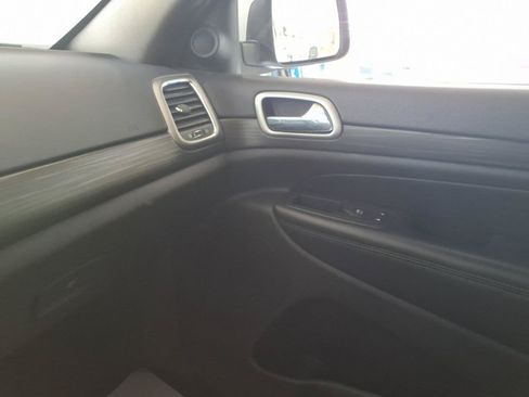 Used 2019 Jeep Grand Cherokee Altitude AWD/4WD image 23