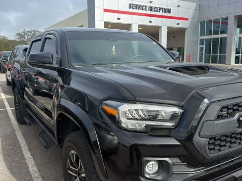 Used 2021 Toyota Tacoma TRD Sport w/ Technology Package image 2