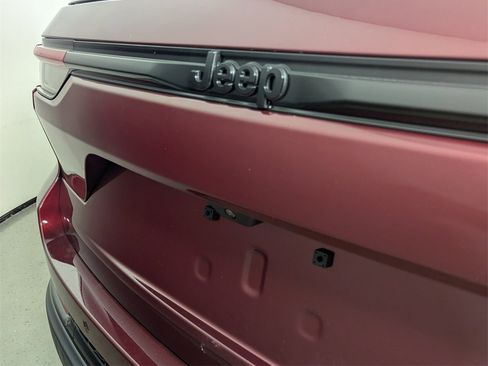 New 2025 Jeep Grand Cherokee Altitude image 8