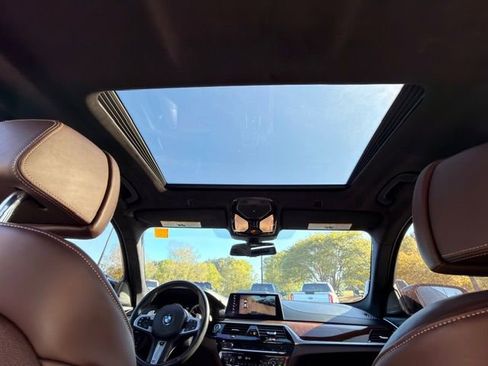 Used 2018 BMW M550i xDrive image 13