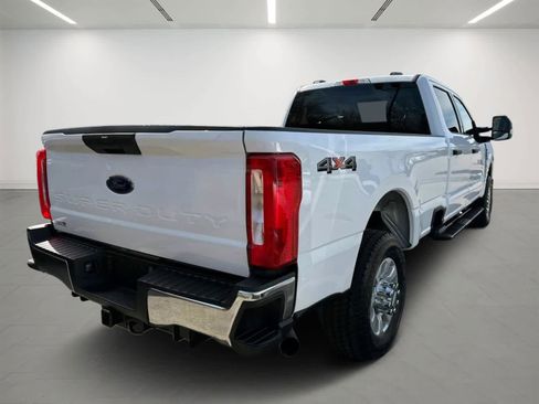 Used 2024 Ford F250 XLT AWD/4WD image 3
