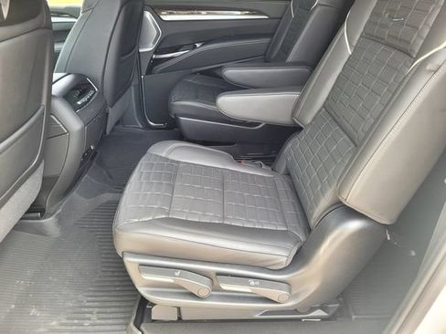 Used 2025 Cadillac Escalade ESV Premium Luxury Platinum w/ LPO, Floor Liner Package AWD/4WD image 25