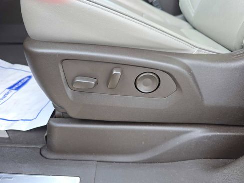 Used 2021 GMC Yukon XL SLT w/ SLT Premium Package image 29