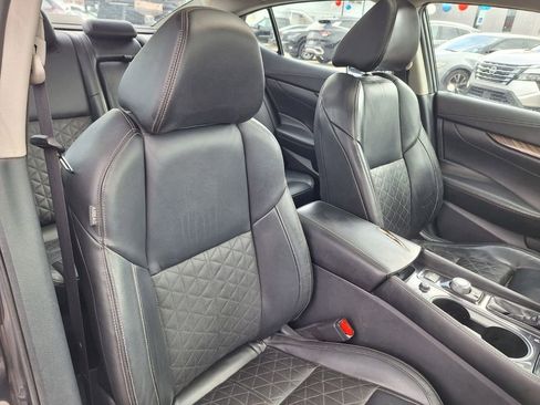 Used 2017 Nissan Maxima Platinum image 31