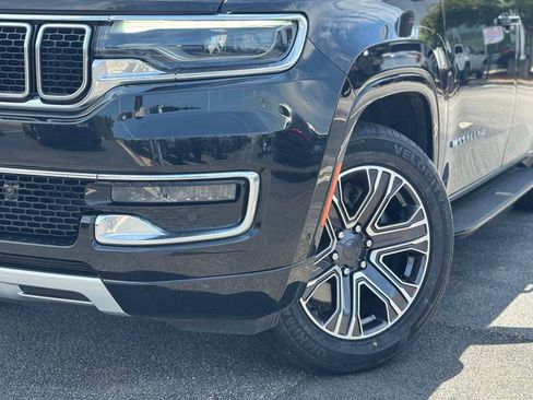 Used 2024 Jeep Wagoneer Series II w/ Flexible Seating Group RWD image 4