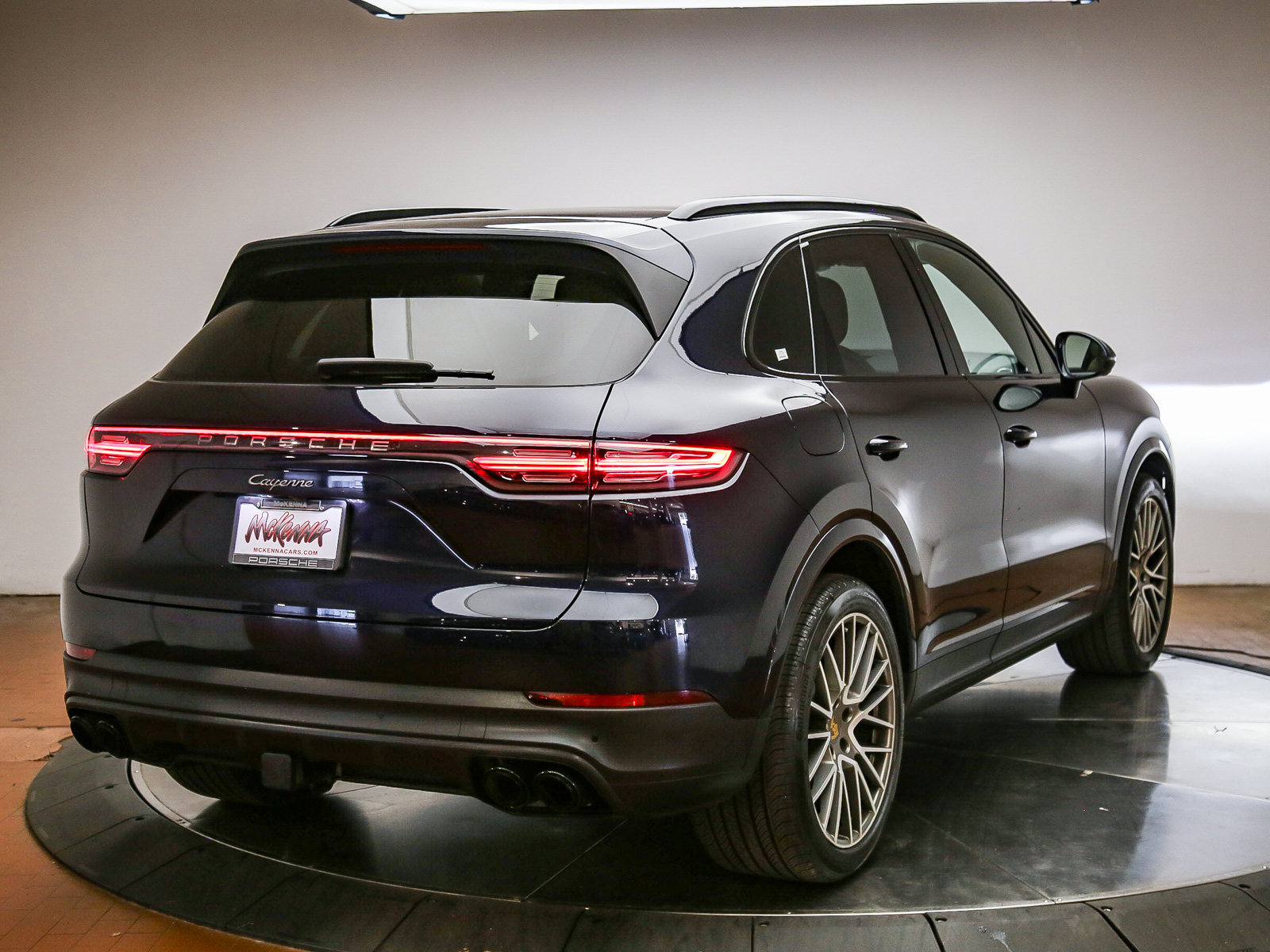 Certified 2023 Porsche Cayenne Platinum Edition AWD/4WD image 7