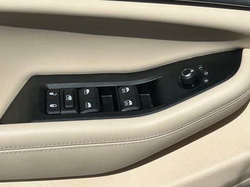 Used 2024 Jeep Grand Cherokee Limited w/ Luxury Tech Group II image 17