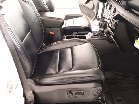 Used 2024 Jeep Wrangler Sahara image 13