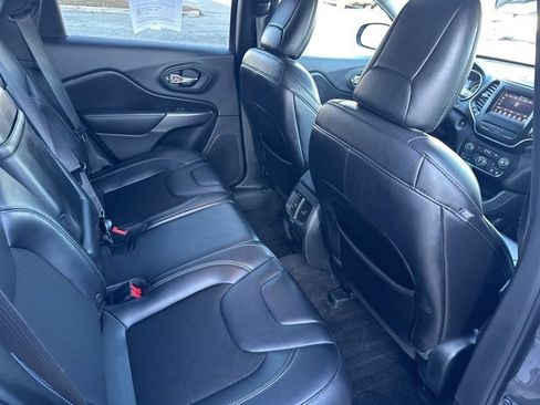 Used 2019 Jeep Cherokee Latitude Plus image 9