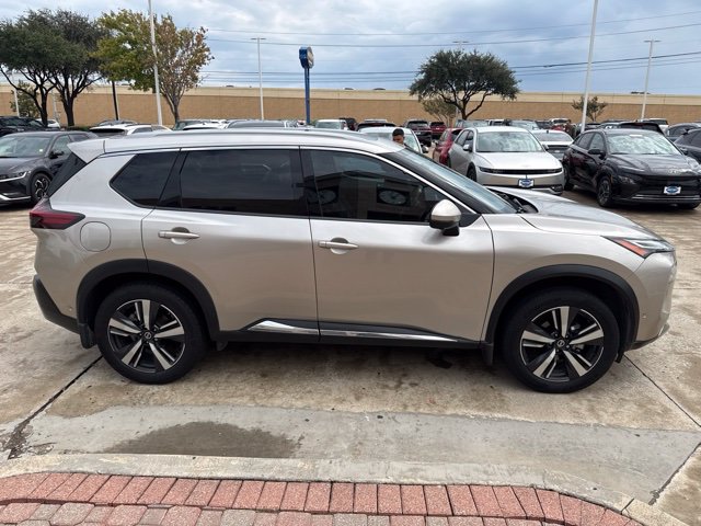 Used 2021 Nissan Rogue Platinum FWD image 4