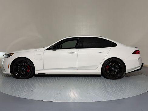 Used 2025 BMW M5 w/ Executive Package AWD/4WD image 2