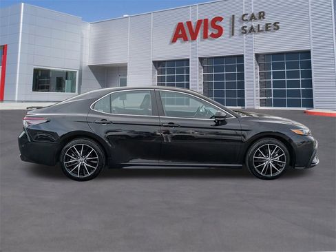 Used 2024 Toyota Camry SE image 5