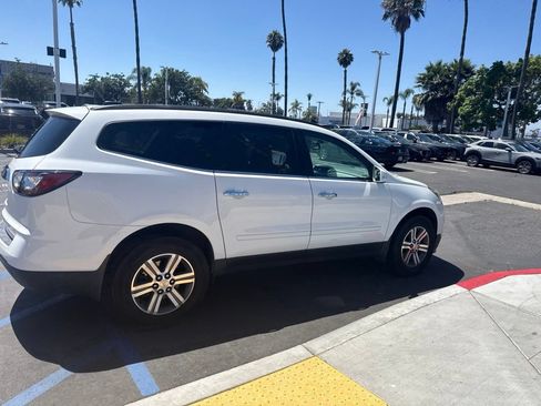 Used 2017 Chevrolet Traverse LT FWD image 12