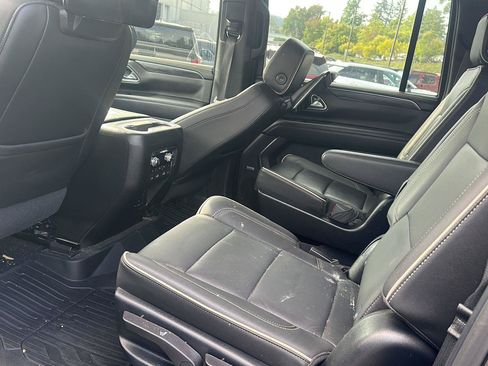 Used 2021 GMC Yukon XL SLT w/ SLT Premium Package AWD/4WD image 8