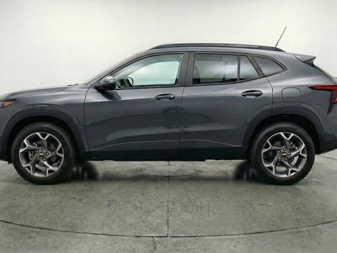 Used 2025 Chevrolet Trax LT FWD image 5