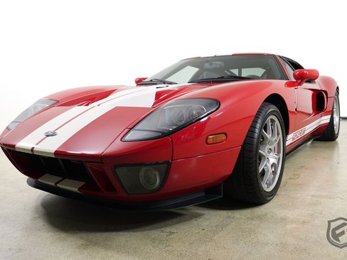 Used 2006 Ford GT RWD image 5