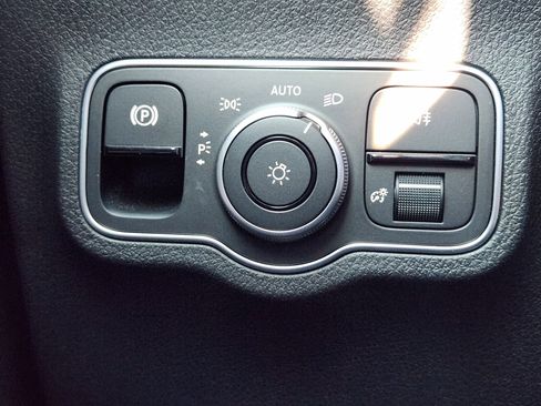 Used 2023 Mercedes-Benz EQB 300 300 image 23