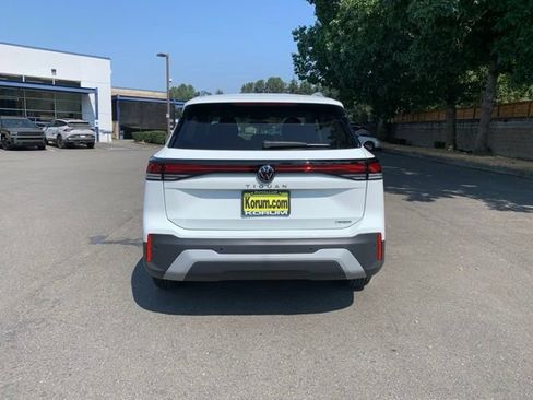 Used 2025 Volkswagen Tiguan S AWD/4WD image 4