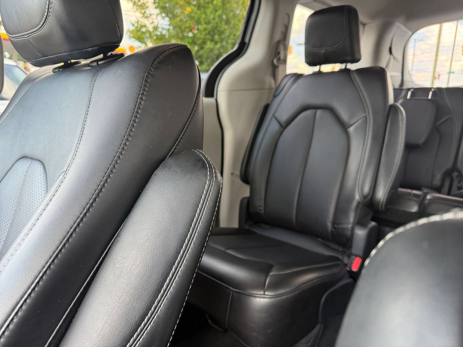 Used 2024 Chrysler Pacifica Touring-L FWD image 41
