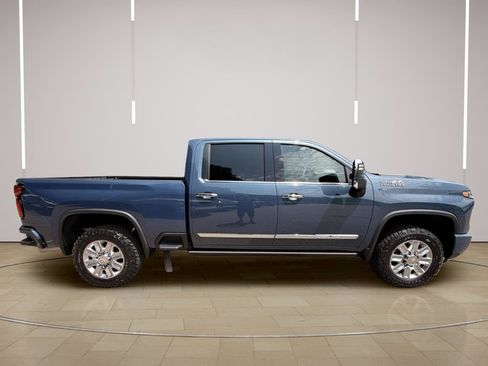 Used 2024 Chevrolet Silverado 2500 High Country w/ High Country Premium Package AWD/4WD image 11