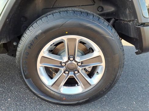 Certified 2021 Jeep Wrangler Unlimited Sahara w/ Cold Weather Group image 17