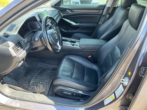 Used 2022 Honda Accord Touring image 2