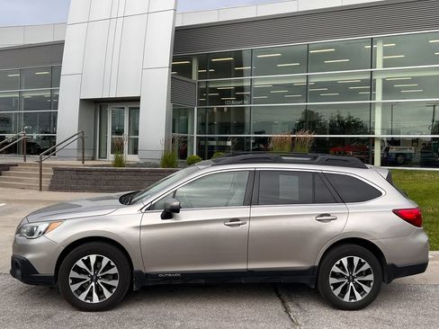 Used 2015 Subaru Outback 2.5i Limited AWD/4WD image 3
