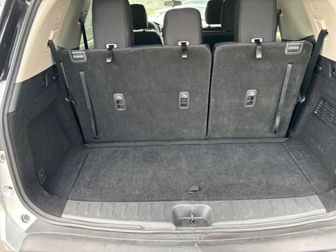 Used 2025 Nissan Pathfinder SV image 33